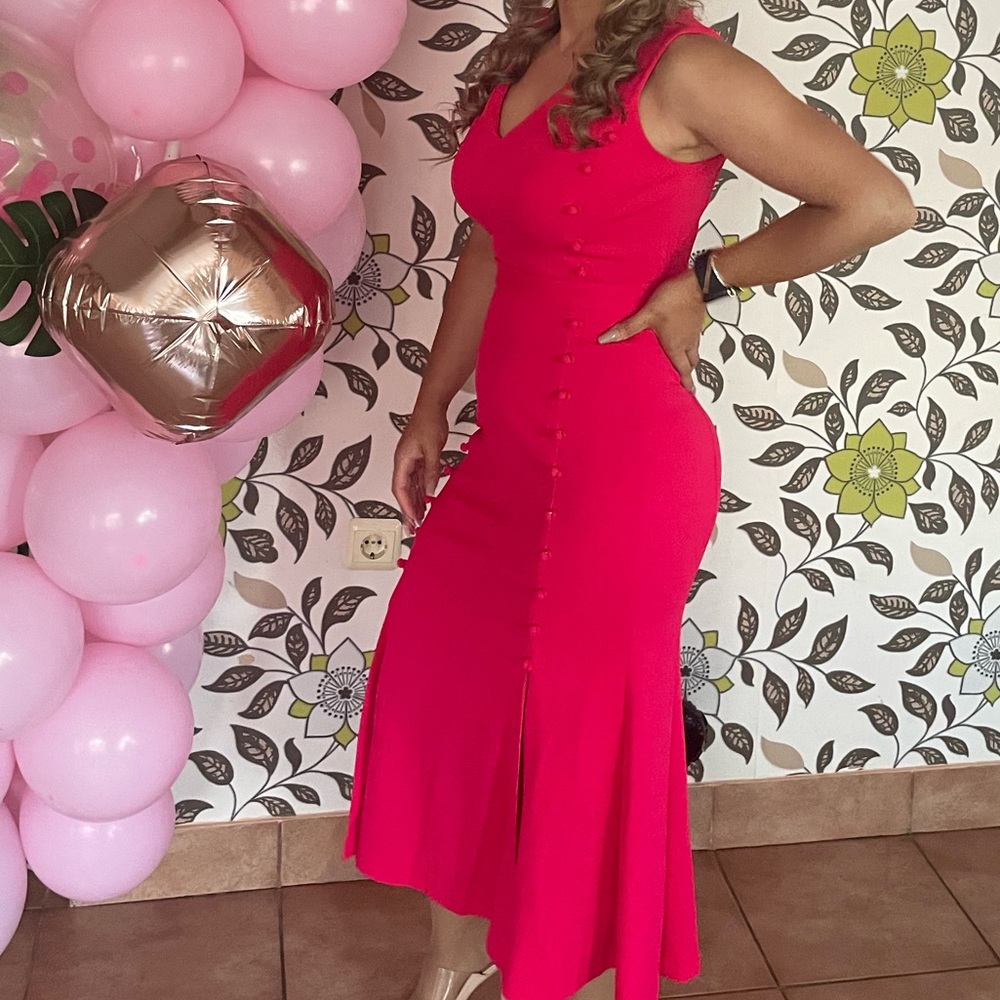 Calvin Klein very vibrant color dress for any occasion.